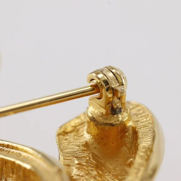 CHANEL Authentic Gold Logo Brooch - Picture 9 of 10